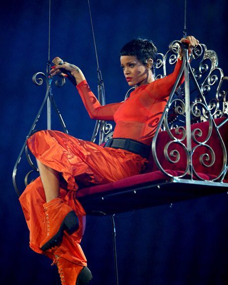Rihanna Performs at the London 2012 Paralympic Closing Ceremonies