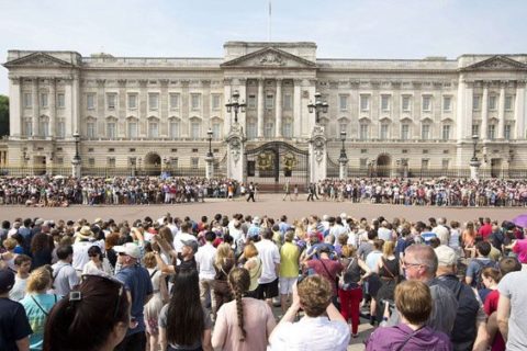 Kate Middleton Labour Crowds outside Buckingham Palace