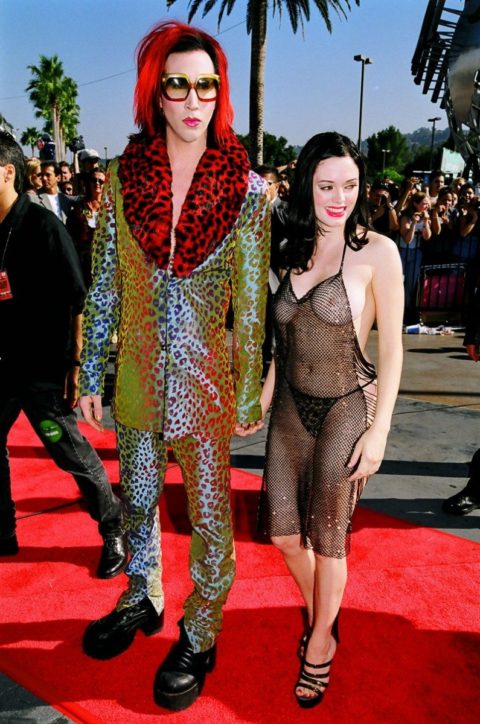Rose McGowan and Marilyn Manson at the 1998 MTV Video Music Awards