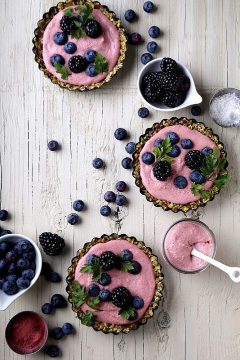 healthy-dessert-recipes-raw-berry-tart