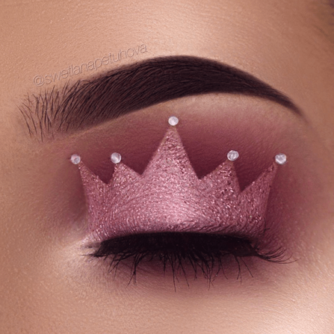 Crown Makeup: The Instagram Trend That'll You Embrace Your Inner Queen - FASHION