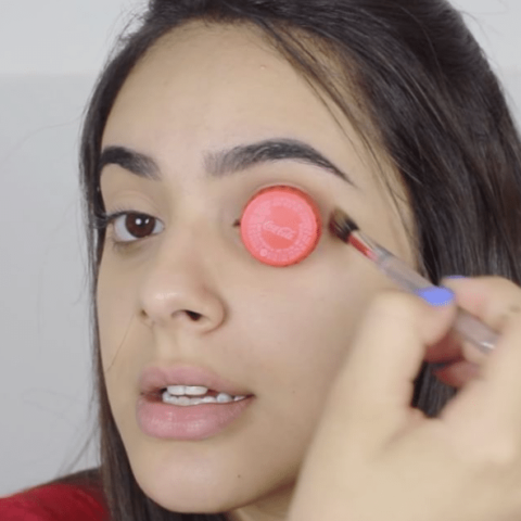 bottle cap eye makeup hack