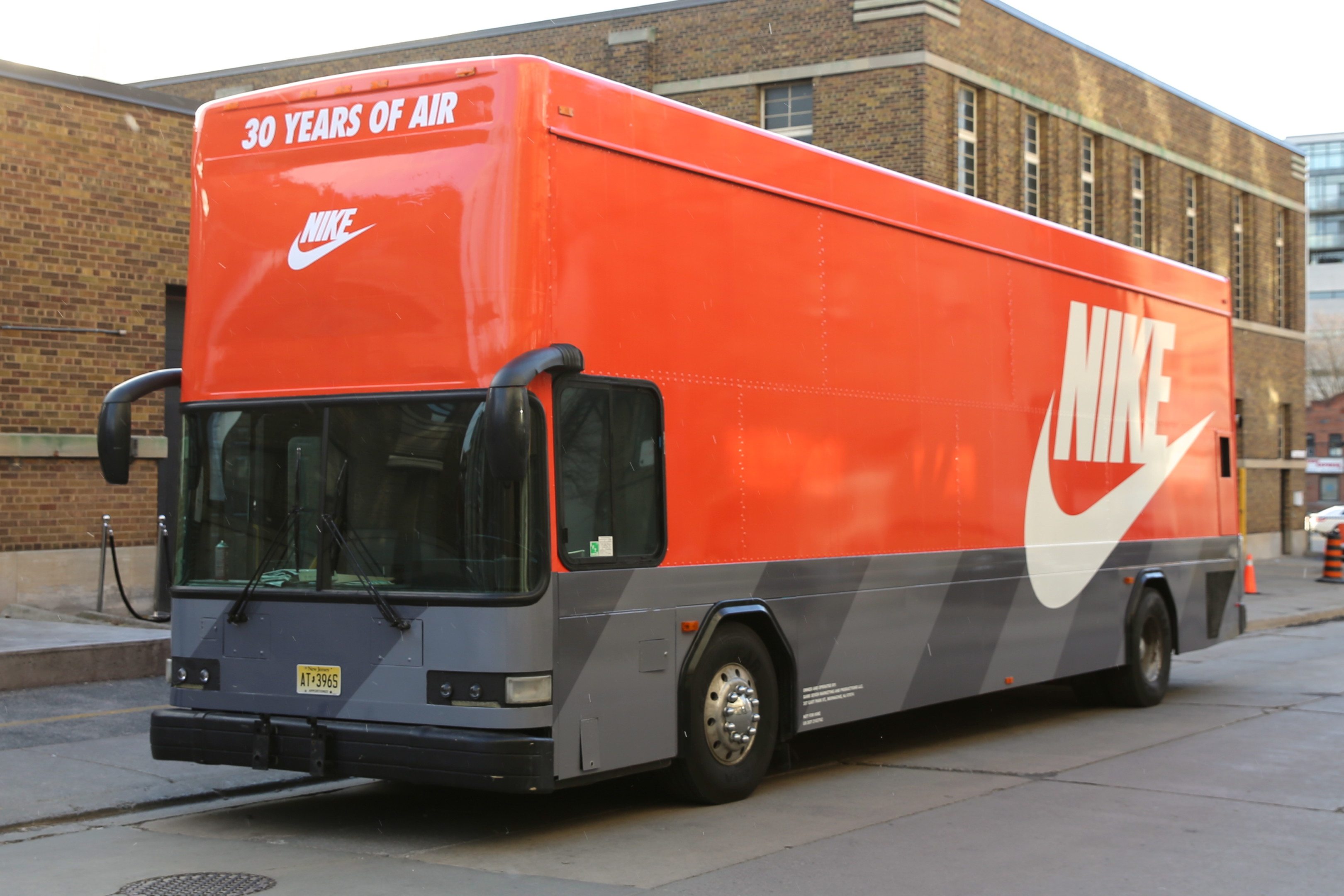 hombro Arena oleada Nike's Air Max Toronto Bus is a Sneakerhead's Dream - FASHION Magazine