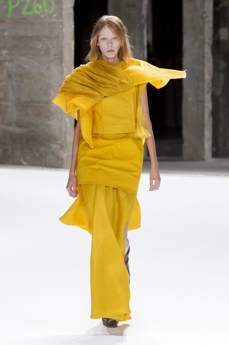 Charting the History of the Yellow Dress, from the Red Carpet to the ...