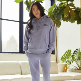 A photo of a woman wearing a lilac-coloured sweatsuit from Aritzia
