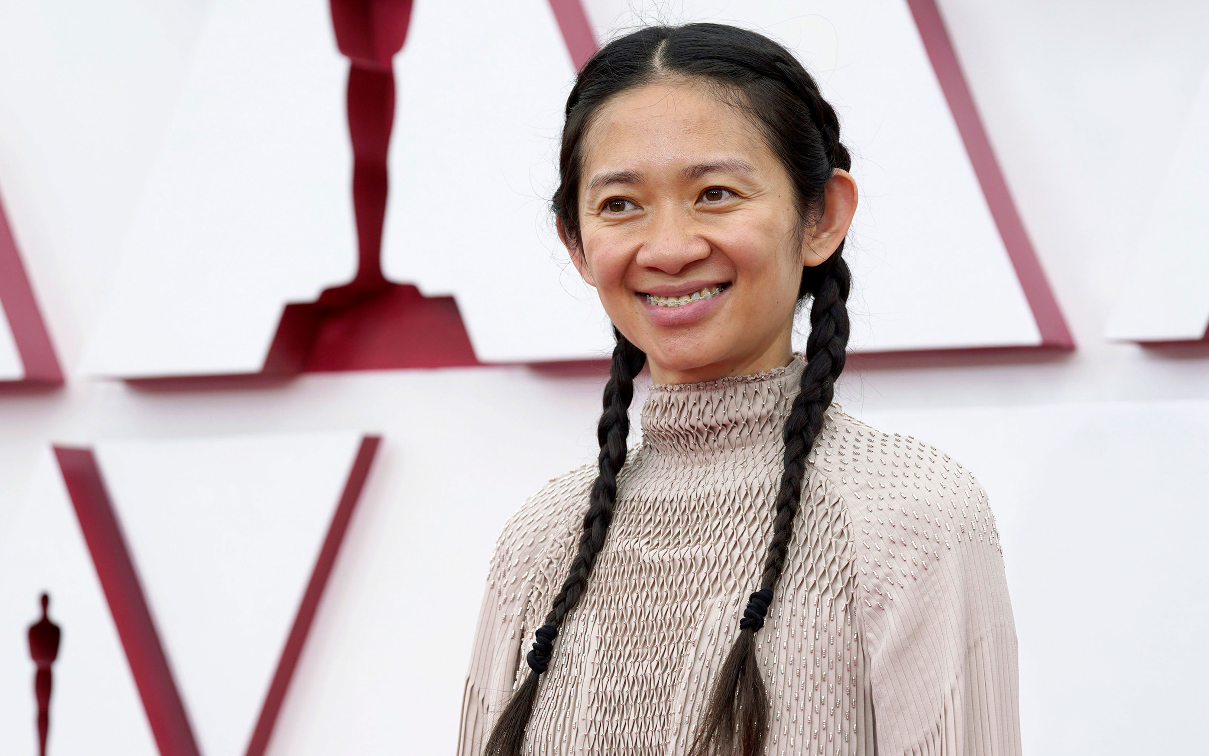 Chloé Zhao’s Oscars Outfit Was Pure Relaxed Elegance