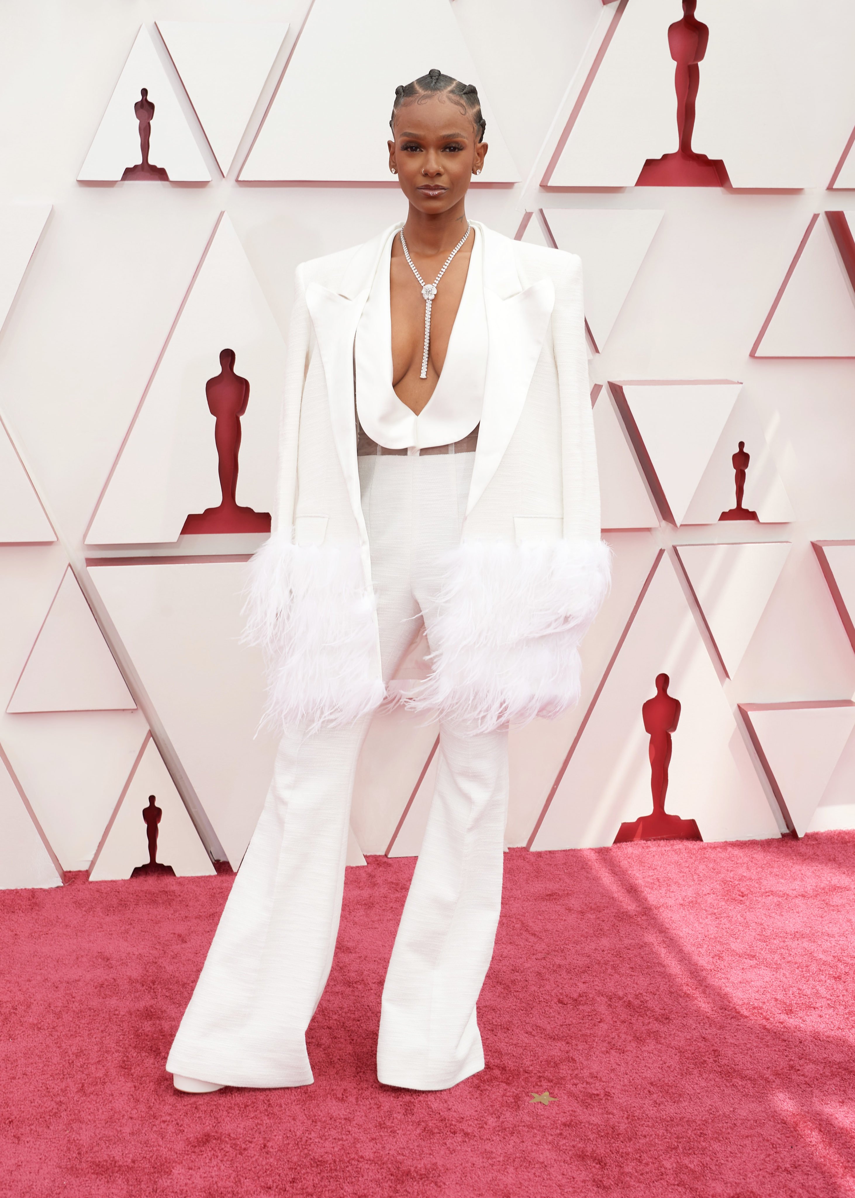The Standout Looks from the Oscars Red Carpet 2021 – Turosho
