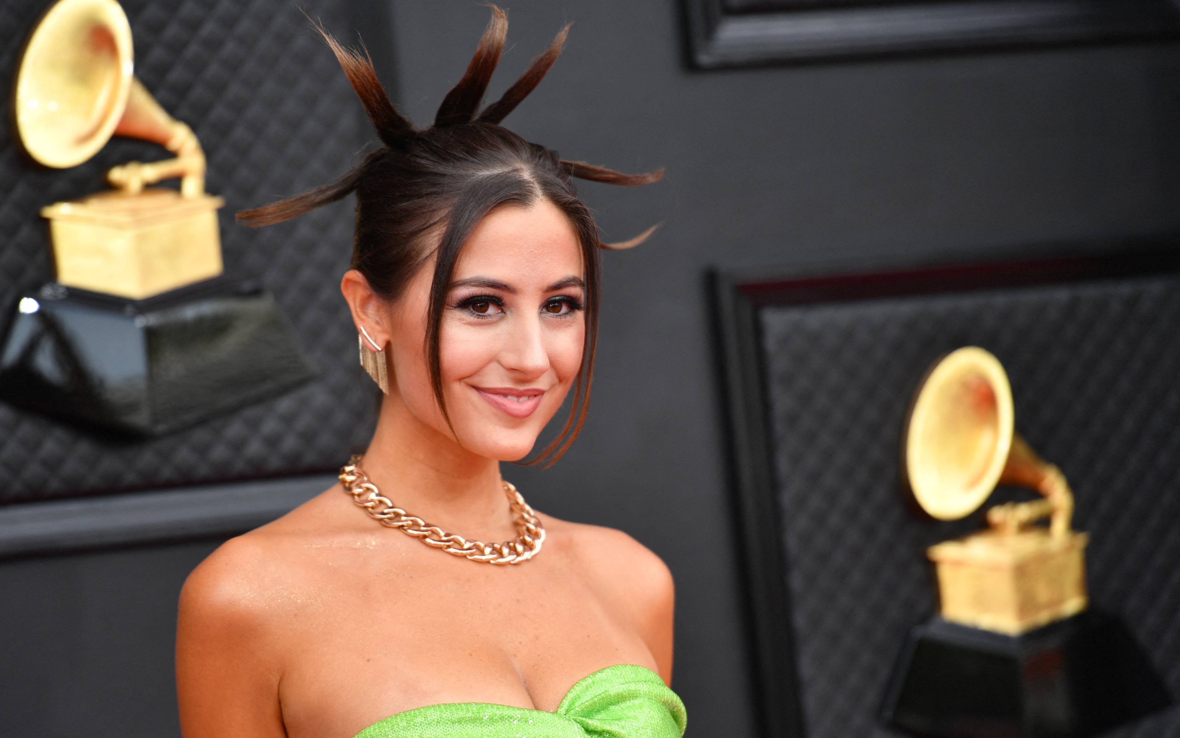 The Nineties-era Spiky Updo Made A Comeback At The Grammys - FASHION  Magazine