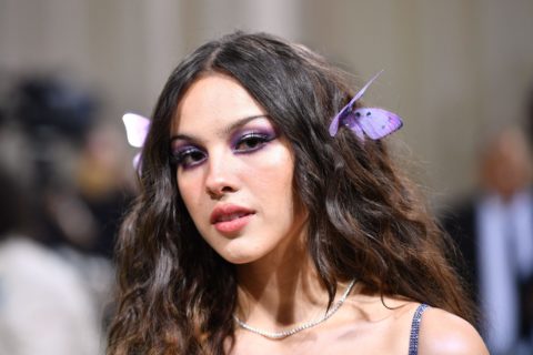 olivia rodrigo wears purple butterfly clips to the 2022 met gala
