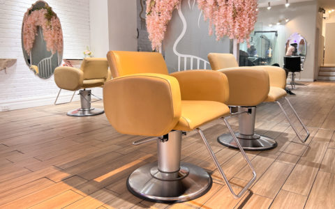 Interior shot of a curly hair salon in Montreal