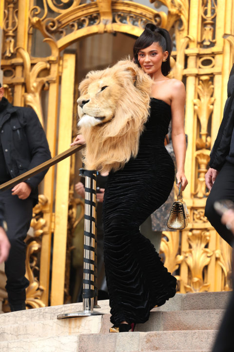 Schiaparelli lion head dress 2023 viral moments
