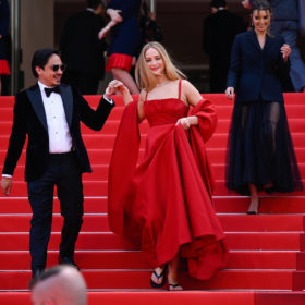 Jennifer Lawrence flip-flops Cannes