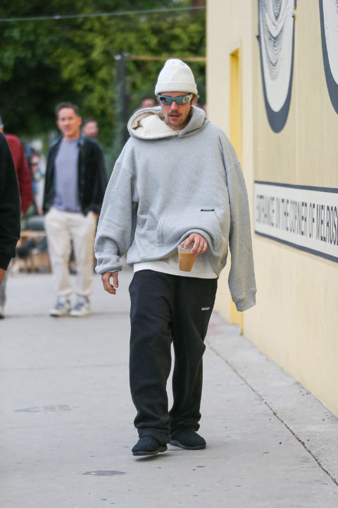 Justin Bieber street style wearing a sweater the wrong way
